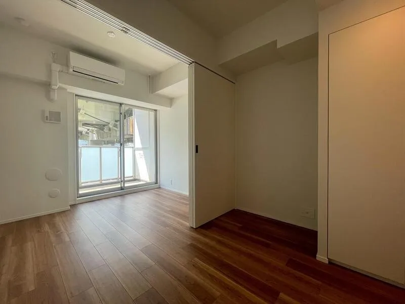 Wellis Urban Suitengumae - Interior - ["Flooring", "Floor", "Wood flooring"]