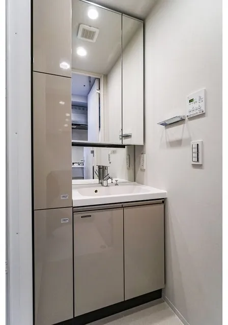 Lefond Progres Shinagawa Togoshi - Interior - ["Bathroom cabinet", "Interior design", "Flooring"]