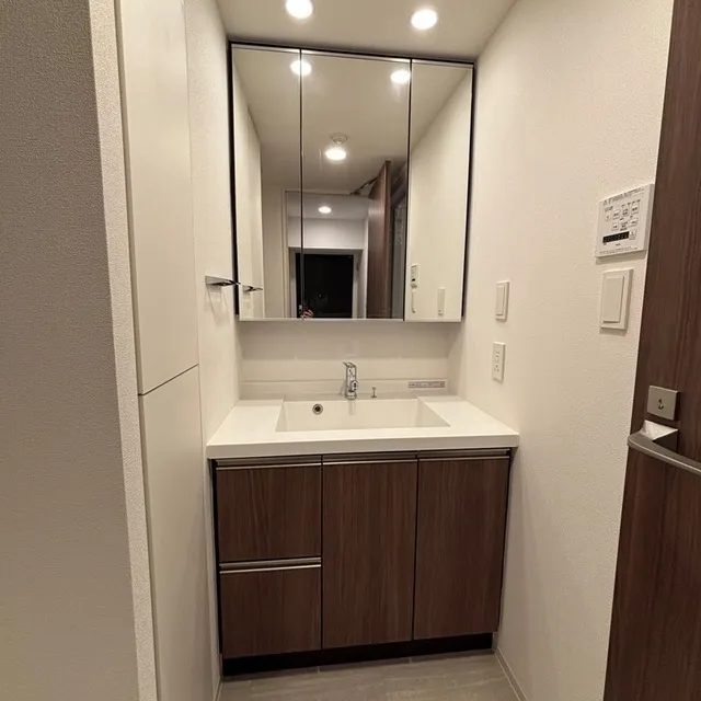 Park Axis Shinagawa Tennozu Isle - Interior - ["Flooring", "Floor", "Interior design"]