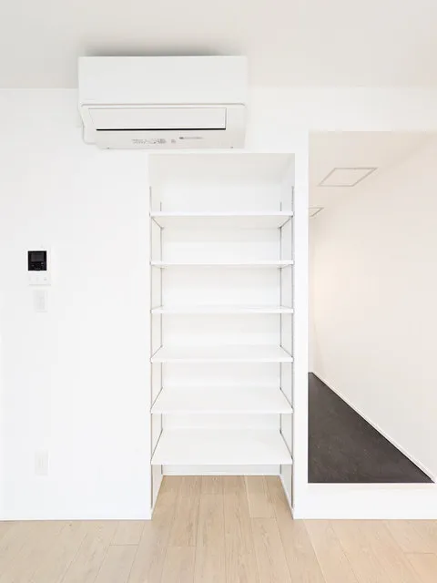 CLK Higashijujo - Interior - ["Wall", "Wood", "Flooring"]