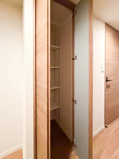 Preasvelta Minowa - Interior - ["Flooring", "Floor", "Wood"]