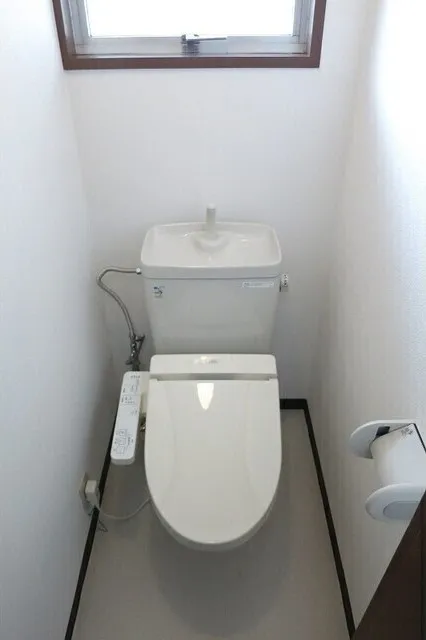 Marumoto Mansion - Interior - ["Toilet seat", "Plumbing fixture", "Toilet"]