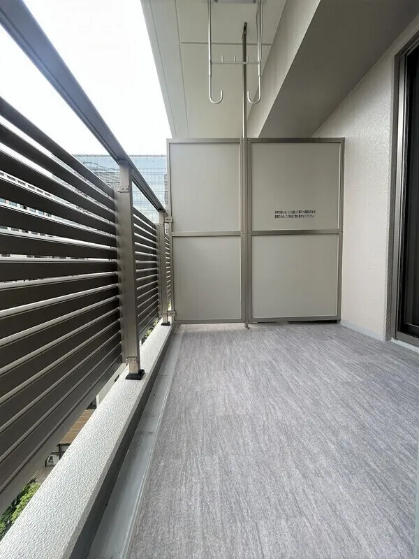 Esty Maison Toyosu Residence - Interior - ["Composite material", "Mesh", "Metal"]
