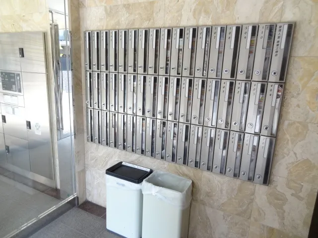 Arcus - Exterior - ["Aluminium", "Tile Flooring"]