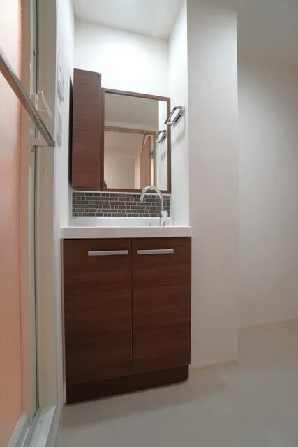 CREATIF Bunkyo Sendagi - Interior - ["Flooring", "Bathroom cabinet", "Plumbing fixture"]