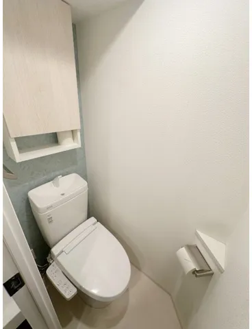 ZOOM East Kanda - Interior - ["Toilet seat", "Toilet", "Plumbing fixture"]