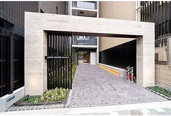 Lefond Progres Yotsuya - Exterior - ["Plant", "Rectangle", "Building"]