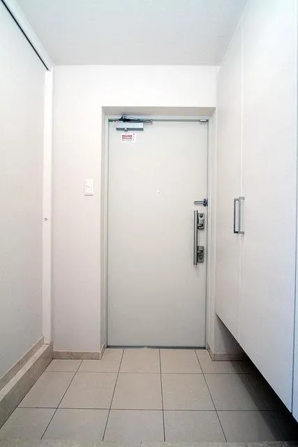 Merveille Magome - Interior - ["Fixture", "Handle", "Door"]