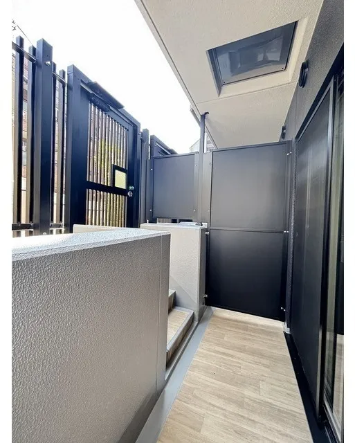Comforia Liv Osaki - Interior - ["Metal", "Glass", "Silver"]