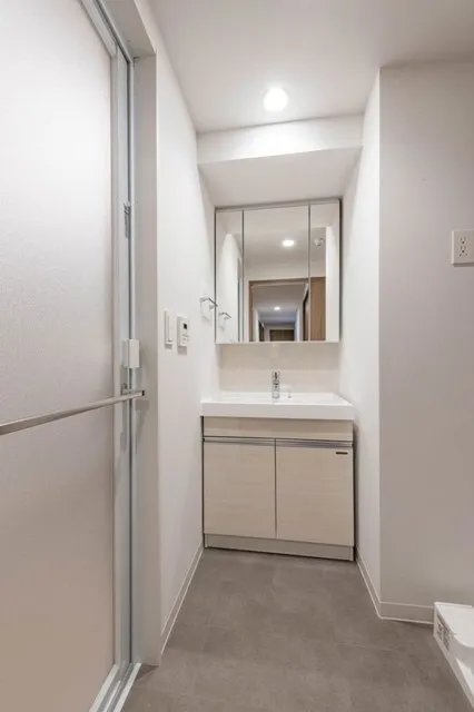 La Casa Hiroo - Interior - ["Sink", "Property", "Bathroom cabinet"]