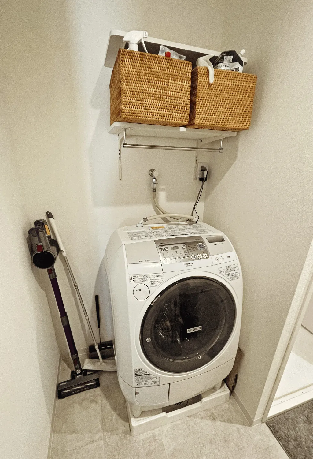 Green Mansion - Interior - ["Washing machine", "Laundry room", "Clothes dryer"]