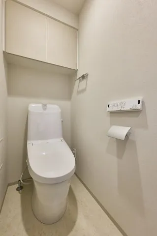 PROUD FLAT Kiyosumi Doori - Interior - ["Toilet seat", "Flooring", "Plumbing fixture"]