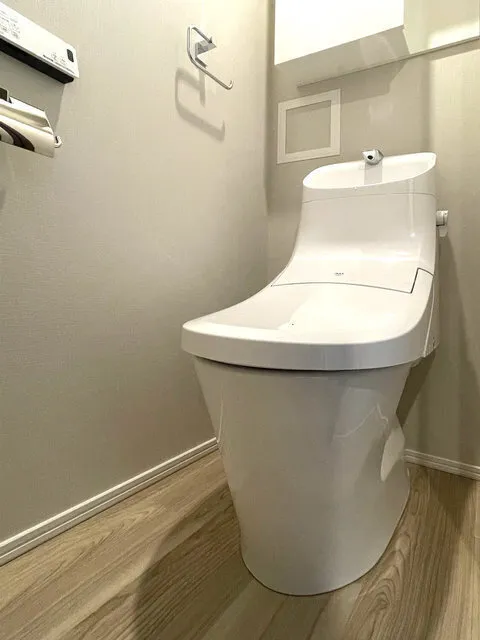 Globel The Cress Oshiage - Interior - ["Plumbing fixture", "Toilet", "Toilet seat"]