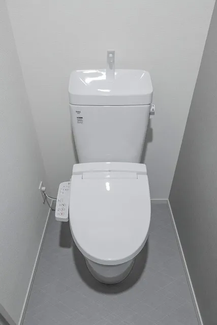 Clarity Magome - Interior - ["Toilet seat", "Toilet", "Plumbing fixture"]