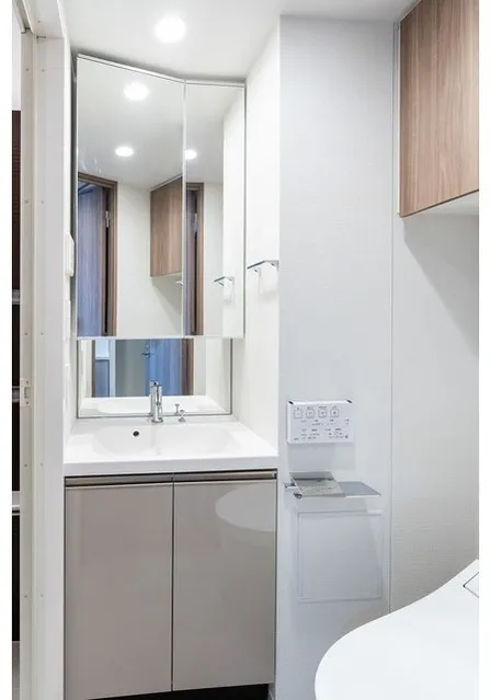 Comforia Liv Itabashi - Interior - ["Interior design", "Plumbing fixture", "Flooring"]