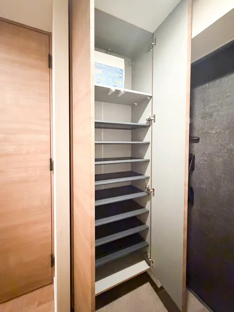 Preasvelta Minowa - Interior - ["Wood", "Flooring", "Interior design"]