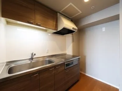 River City 21 East Towers II - Interior - ["Flooring", "Floor", "Apartment"]