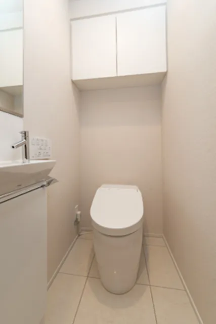Open Residencia Yoyogi - Interior - ["Toilet", "Bathroom", "Toilet seat"]