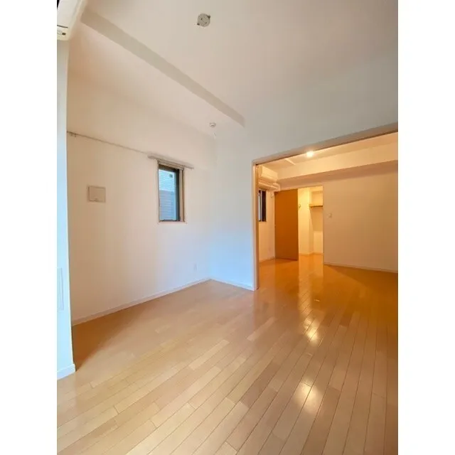 Ebisu Mukaiyama Sky Heights - Interior - ["Building", "Fixture", "Window"]