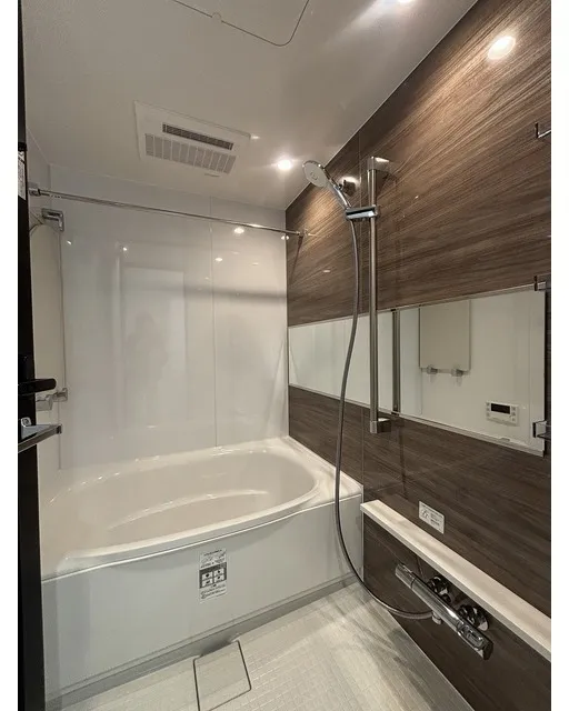 Comforia Liv Osaki - Interior - ["Plumbing fixture", "Interior design", "Bathtub"]