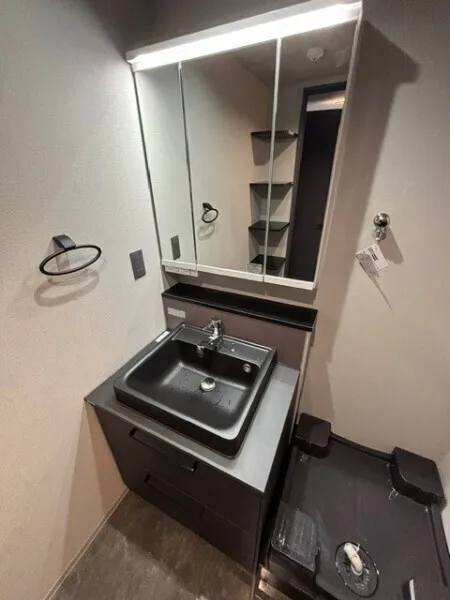 EXAM AKASAKA - Interior - ["Bathroom Sink", "Plumbing fixture", "Flooring"]