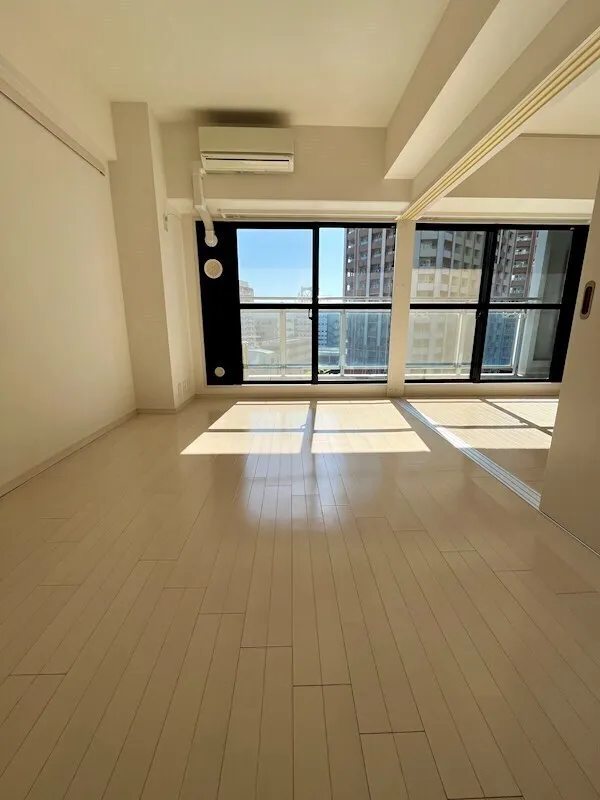 Residia Shibaura - Interior - ["Building", "Window", "Fixture"]