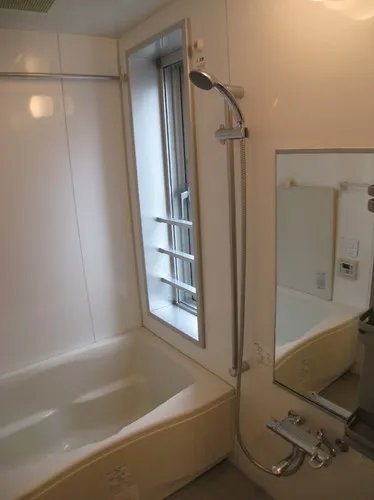 Belle Face Shimbashi - Interior - ["Plumbing fixture", "Bathtub", "Shower head"]