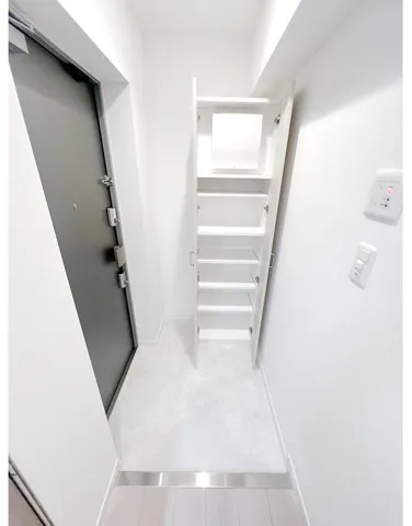 Plaire Deux Ikegami II - Interior - ["Flooring", "Floor", "Glass"]