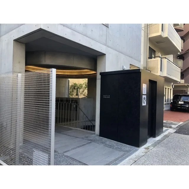 ASTILE Azabujuban - Exterior - ["Building", "Rectangle", "Door"]