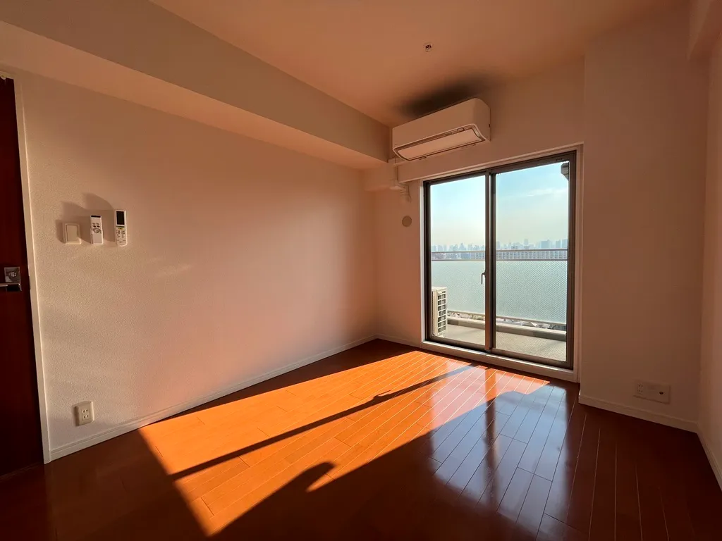 Esty Maison Oshima - Interior - ["Building", "Fixture", "Window"]
