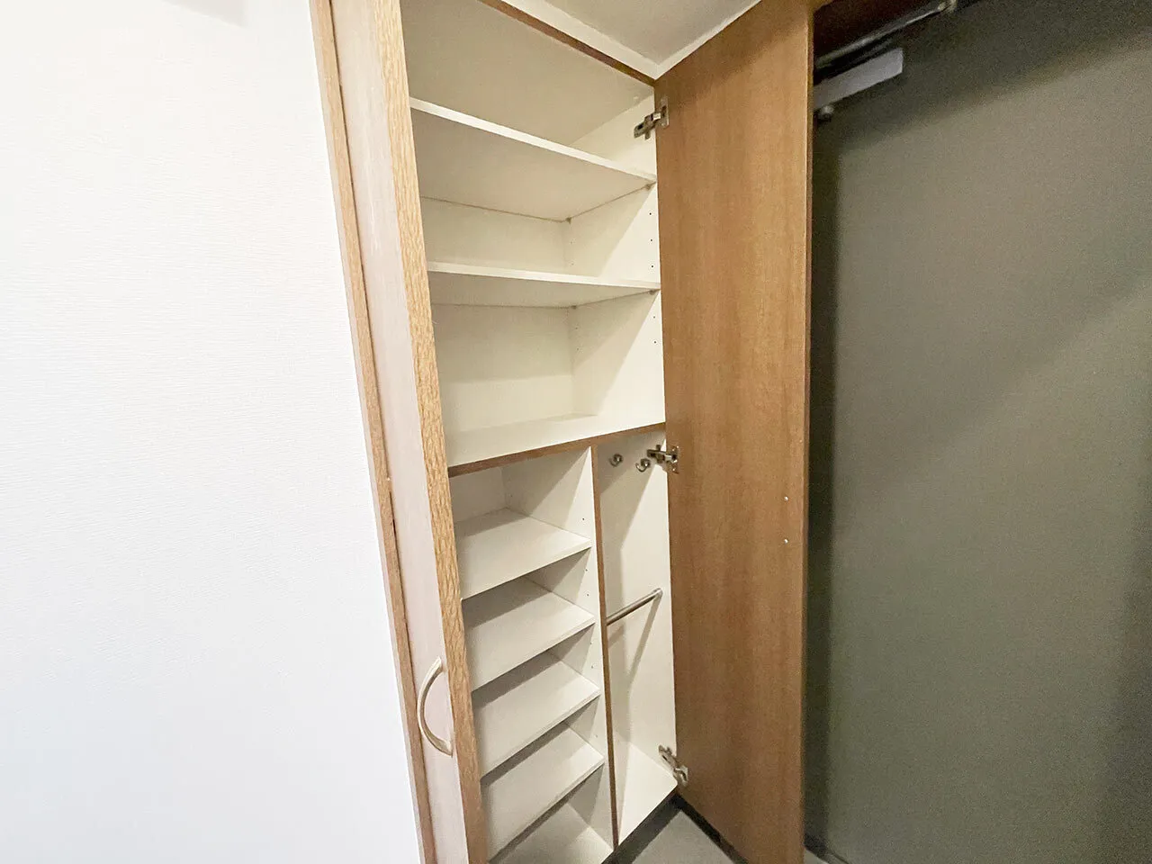 Mynavi STAY Ikebukuro - Interior - ["Wood", "Flooring", "Floor"]