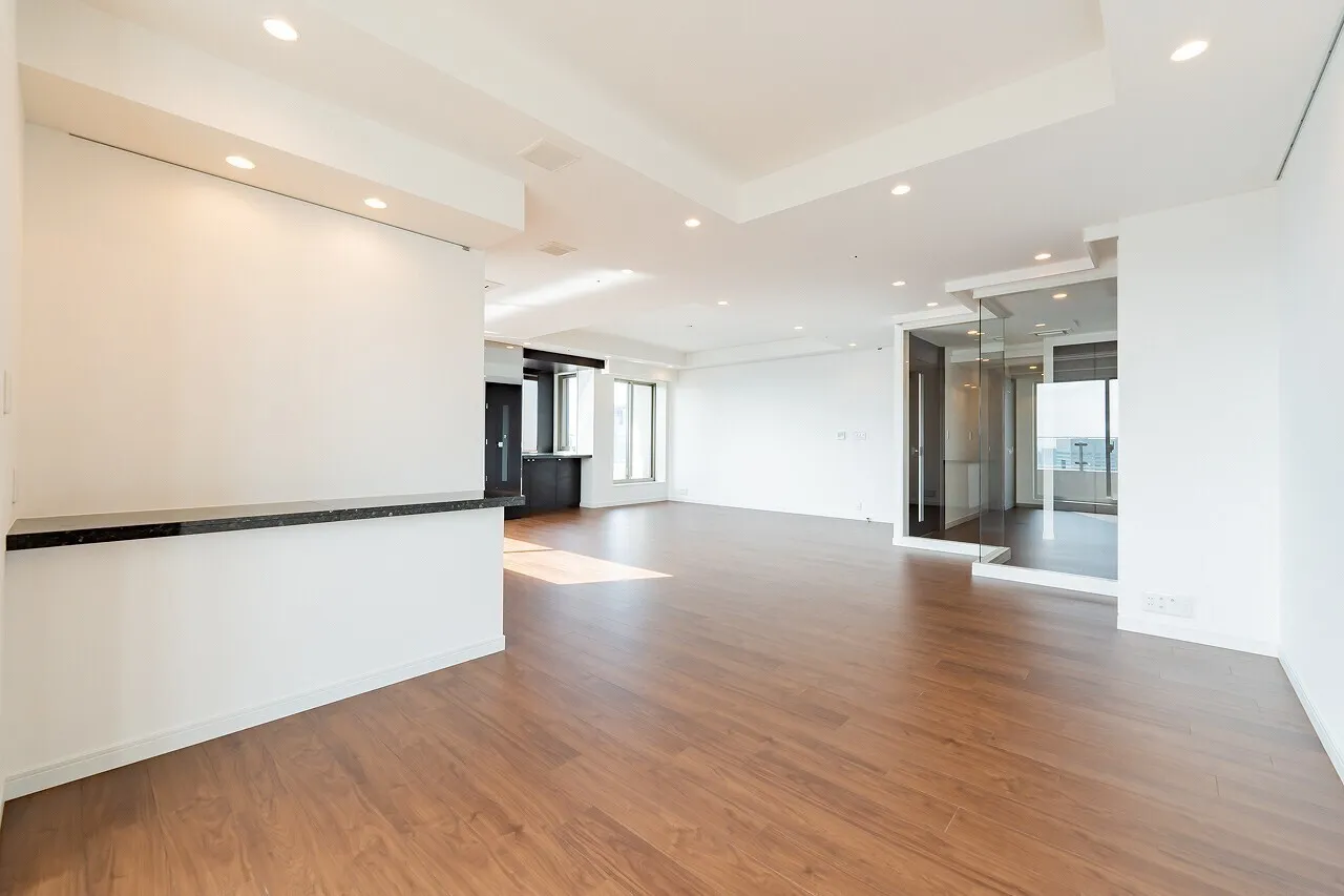La Tour Shiodome - Interior - ["Flooring", "Floor", "Wood flooring"]