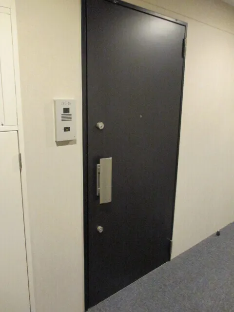 Court Hills Hiroo Minami - Interior - ["Door", "Door handle", "Lock and key"]