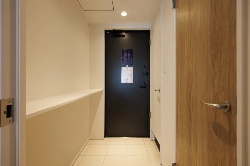 Hmlet Nakano Honcho - Interior - ["Wall", "Flooring", "Floor"]