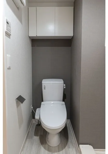 Comforia Kita-Ikebukuro - Interior - ["Toilet seat", "Toilet", "Lighting"]