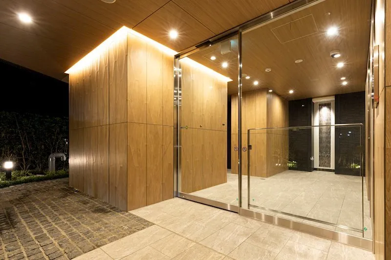 Crevia RXe Kitashinagawa II Station Court - Exterior - ["Architecture", "Fixture", "Flooring"]