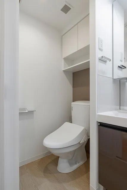Asyl Court Shoto - Interior - ["Flooring", "Toilet seat", "Floor"]