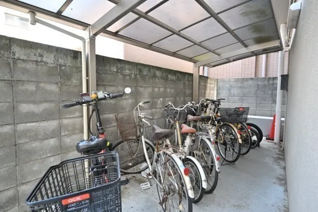 Ma Maison Akatsuka - Exterior - ["Bicycle frame", "Bicycle", "Bicycle wheel"]