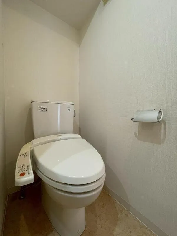 BluRock Toyosu - Interior - ["Toilet seat", "Toilet", "Plumbing fixture"]