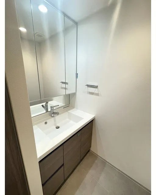Comforia Liv Nagafukucho - Interior - ["Flooring", "Floor", "Plumbing fixture"]