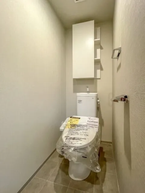 Royal Parks Ariake - Interior - ["Toilet seat", "Flooring", "Floor"]