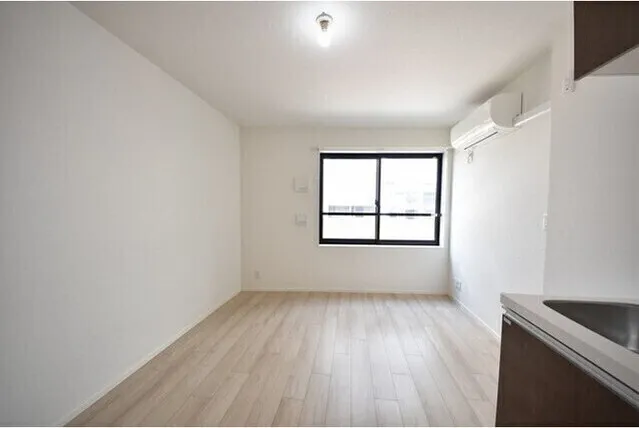 El Faro Hiroo - Interior - ["Building", "Window", "Fixture"]
