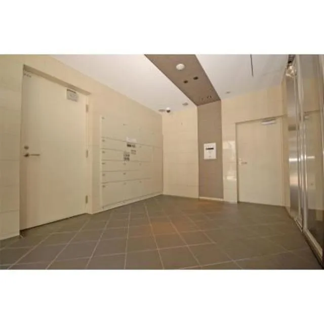 Park Cube Hatchobori - Exterior - Building entrance / Parcel lockers / Autolock