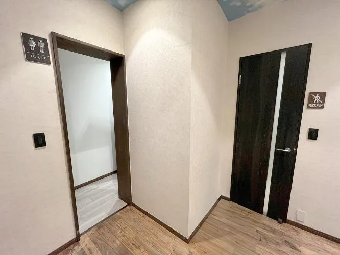 Soshu Building, Rooms 101 and 104