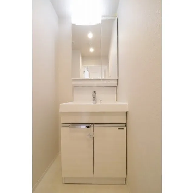 Comforia Live Sugamo - Interior - ["Cabinetry", "Bathroom cabinet", "Furniture"]
