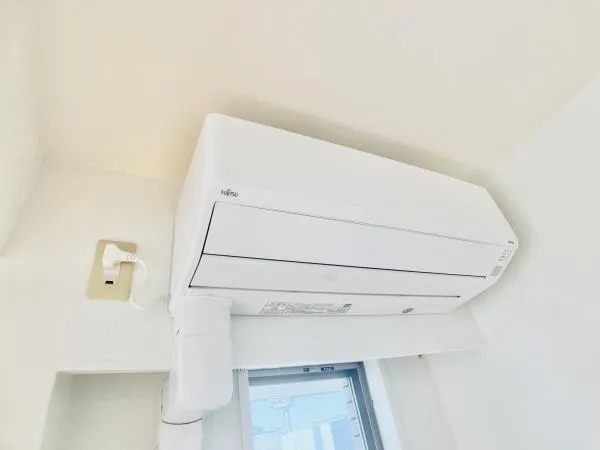 Stage Grande Hongo - Interior - ["Ceiling", "Gadget", "Rectangle"]