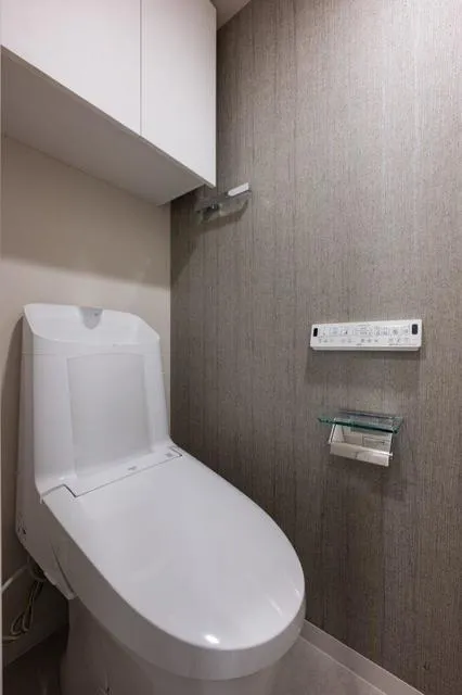 U Residence Meguro Higashiyama - Interior - ["Toilet seat", "Flooring", "Plumbing fixture"]