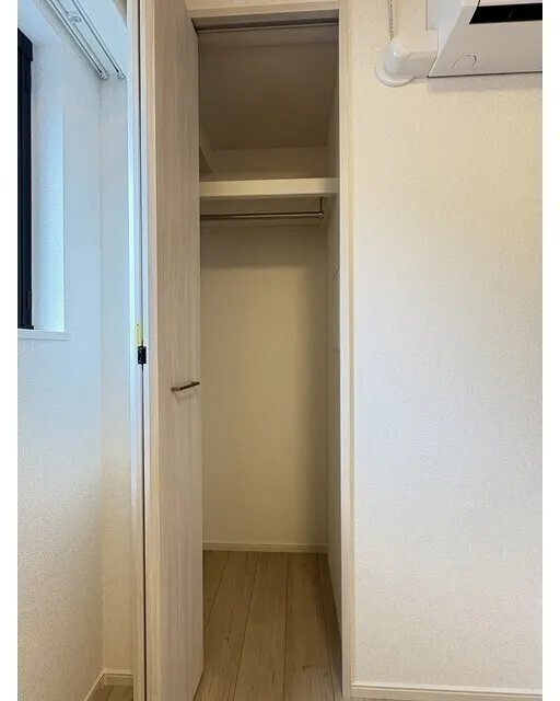 Due Oku - Interior - ["Flooring", "Floor", "Wood"]