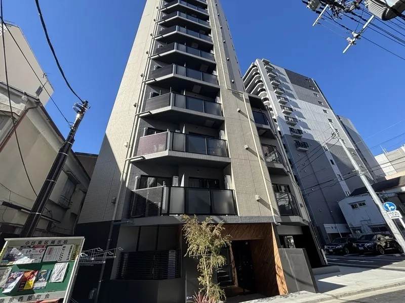 Log Iriya - Exterior - ["High-rise building"]