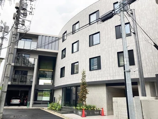 OP.St.M - Exterior - ["Plant", "Daytime", "Building"]